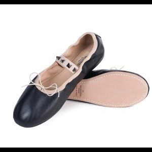 Black leather Valentino ballet flats